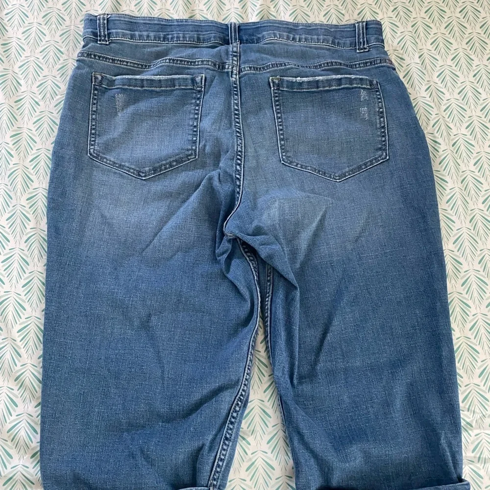 Lee Women's Denim Capris with Cuffed Hem - Picture 2 of 6